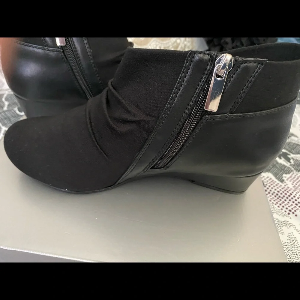Avenue cloudwalkers Luann black size eight wide brand new in the box. - Picture 2 of 6
